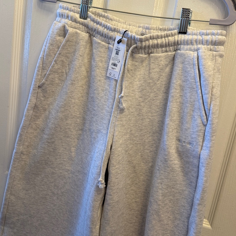 Garage NWT Gray ultra fleece wide leg sweatpants. Size small. Smoke-free home